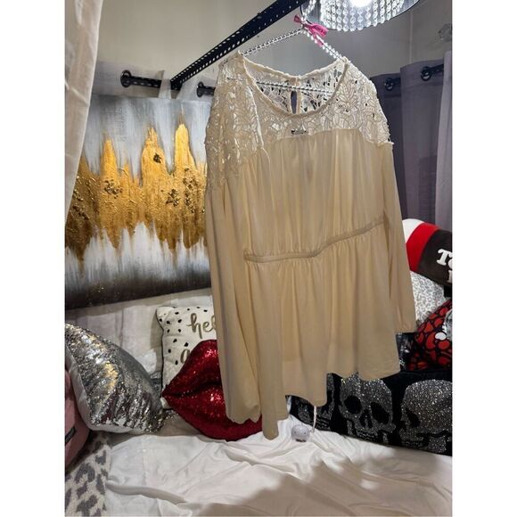 Flocked Mesh Crew Neck Bell Sleeve Swing Top sz 2 nwt - Picture 4 of 6